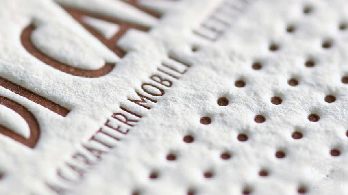 Stampa letterpress effetto schiacciato rilievo su carta