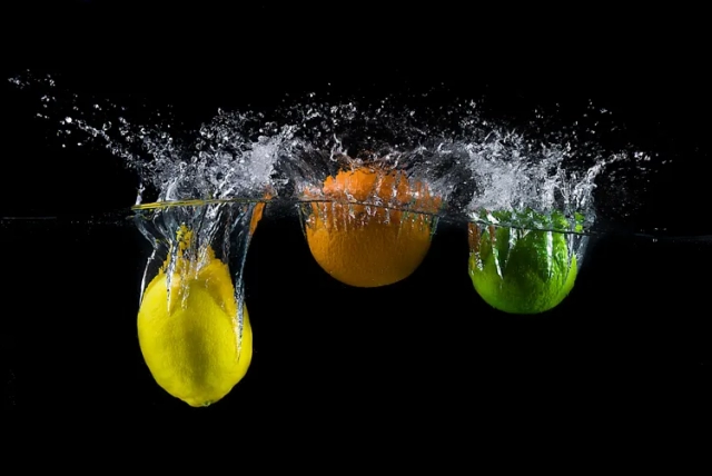 how to photograph falling objects in water 02