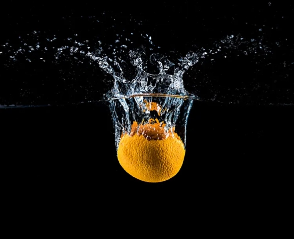 how to photograph falling objects in water 04